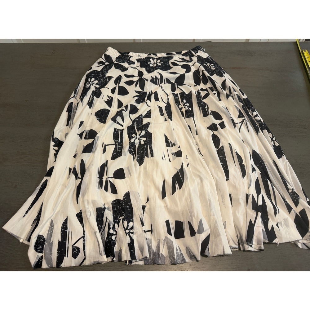 Cato Black White Floral Pleated Midi Skirt Elastic Waist Size M A-Line Flowy